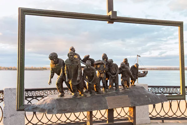 Esculturas de bronce basadas en la famosa pintura de Ilya Repin "Barcaza transportistas en el Volga " —  Fotos de Stock