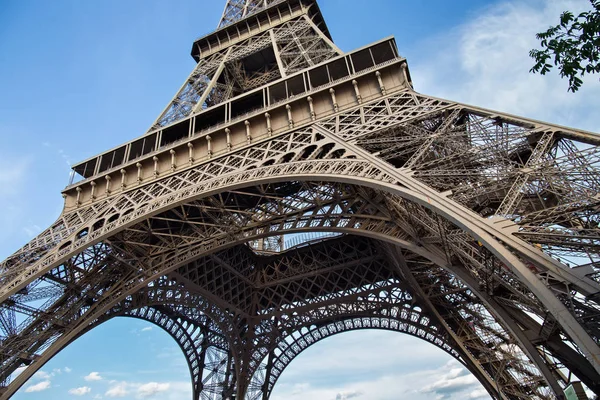 Vista del detalle de la Torre Eiffel en París. Francia . — Foto de Stock