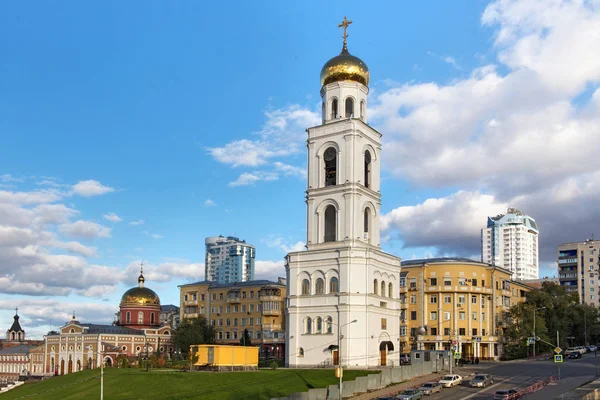 Gruuthuse Müzesi (çan kulesi XIX yüzyıl kopyası), Aziz Nikolaos Kilisesi Iversky Manastırı Samara (eski Kuybyshev'Wonderworker) . 