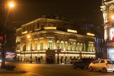 Eski binada Merkezi Saint Petersburg geceleri.