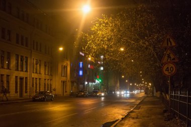 Gece sokak içinde Petrogradsky bölge St. Petersburg.