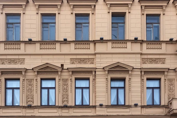 Antiguo edificio histórico en el centro de San Petersburgo . — Foto de Stock