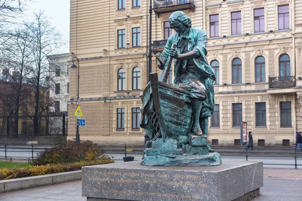 A escultura de bronze de Pedro o Grande como o czar-carpinteiro . — Fotografia de Stock