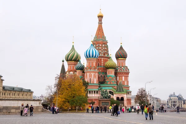 Katedrála Vasilije požehnaný (St. Basil's Cathedral) na Rudém náměstí. — Stock fotografie