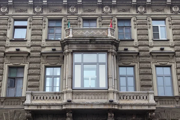 Antiguo edificio histórico en el centro de San Petersburgo (entre 1924 y 1991 llamado Leningrado) ). — Foto de Stock