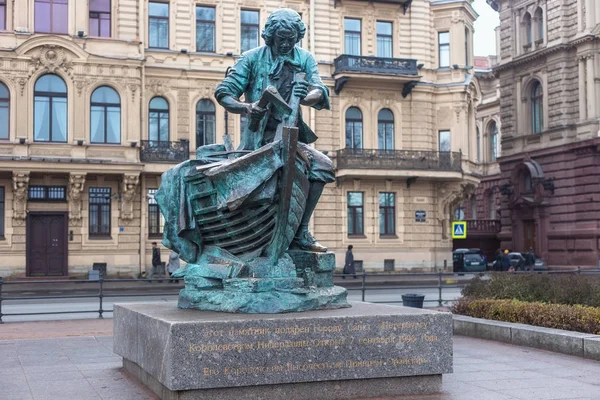 The bronze sculpture of Peter the Great as the tsar-carpenter. — Stock Photo, Image