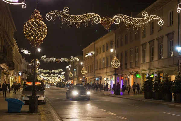 Nocny widok ulicy Nowy świat w świątecznych dekoracji. — Zdjęcie stockowe