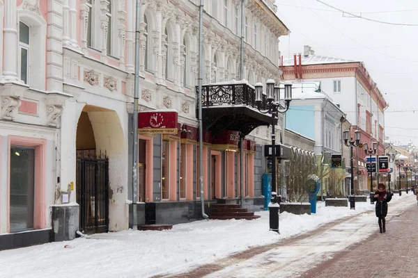 Gågatan kallas Bolshaya Pokrovskaya Street. — Stockfoto