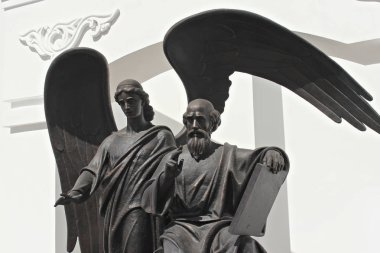 Heykeli Saint Havari ve Evangelist John teolog heykeltıraş Alexander Dranets tarafından.