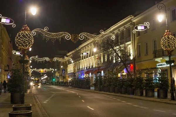 Noel dekorasyon Nowy Swiat sokakta gece görünümü.