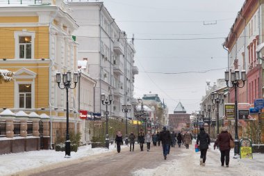 Yayalara Bolshaya Pokrovskaya sokakların tarihi merkezinde adı..