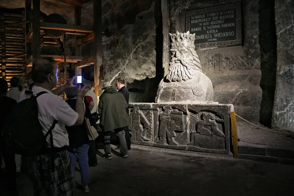 Pomnik Kazimierza III Wielkiego w wielickiej kopalni. — Zdjęcie stockowe