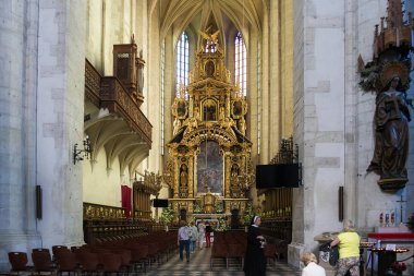 Ana sunak, Roma Katolik Kilisesi, St. Catherine Alexandria ve St. Margaret Kazimierz bölgesinde. 
