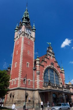 Binanın ana tren istasyonuna Gdansk.