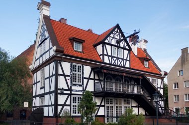 Gdansk Mills Guild evi olarak bilinen yarı ahşap bina.