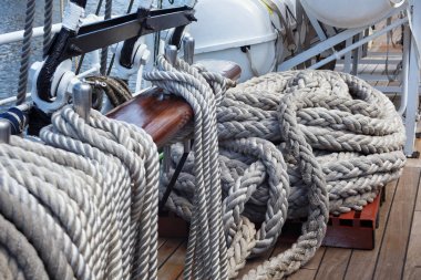 Çelik belaying pins halat ile.