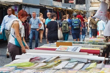 Bilinmeyen genç kadın Tekstil Leuven Grote Markt (ana Pazar) tarihinde satın alma. 