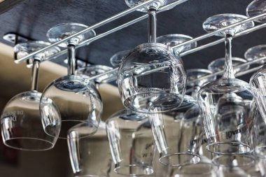 Belçika birası Duchesse De Bourgogne için boş temiz gözlük.