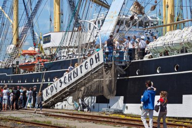 Kaliningrad, Rusya - 19 Haziran 2016: Tarihsel barque merdiven Kruzenshtern (önceden Padua) Kaliningrad Sea Port iskele içinde demirleyen. 1926 yılında başlatılan, o 1946'de SSCB'ye teslim.