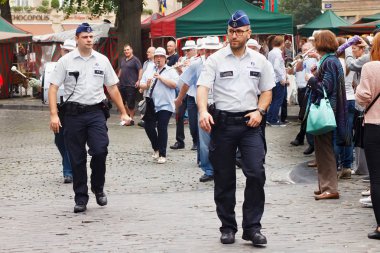Brussels, Belçika - 06 Eylül 2014: Müfettişleri Belçika Federal Polisi yürüten gözetim merkezi Brüksel'deki. 