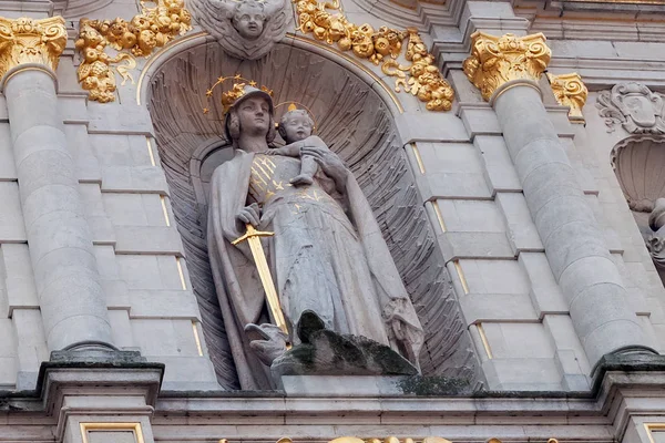 Leuven Belgia Września 2014 Rzeźby Fasadzie Budynku Biblioteki Uniwersytetu Katolickiego — Zdjęcie stockowe