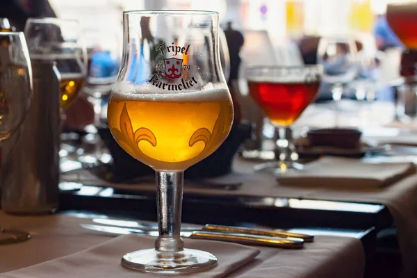 Leuven Belgia Września 2014 Oryginalne Szklane Tripel Karmeliet Piwa Jednej — Zdjęcie stockowe