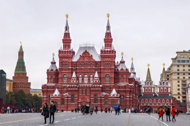 Moskova, Rusya - 06 Ekim 2016: Devlet Tarihi Müzesi Rusya Moskova Kızıl meydanında. Müzenin tabanlı Vladimir Sherwood neo-Rus tasarım 1875 ve 1881 arasında inşa edildi.