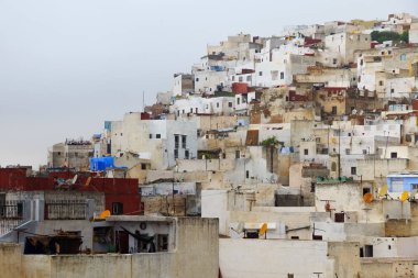 Tetouan Çeyreği 'nin renkli eski binalarının manzarası