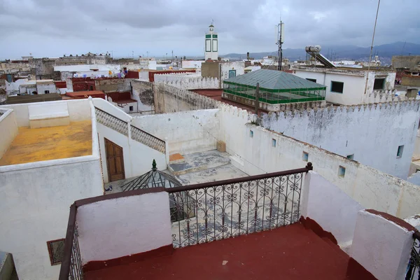 Vue sur les vieux bâtiments toits du quartier Médina Tétouan — Photo