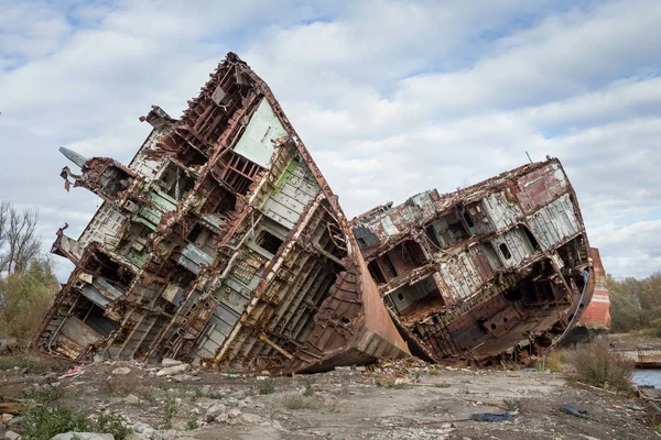 Huge rusty pieces of decommissioned marine ship — Stock Photo, Image