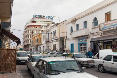 Nador 'un merkezindeki eski binalar. Fas 'ın kuzeydoğu Rif bölgesinde bir kıyı kenti ve eyalet başkentidir.. 