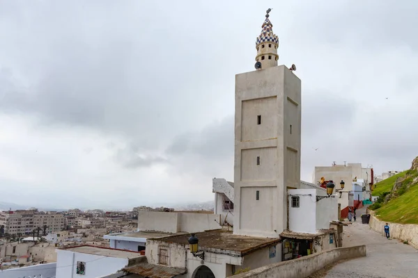 Antiguo minarete antiguo en Tetuán (norte de Marruecos) en el centro histórico de la ciudad . —  Fotos de Stock