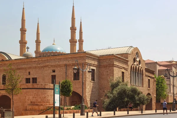 Vista de la catedral ortodoxa griega de San Jorge en la parte histórica de Beirut . —  Fotos de Stock