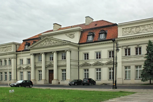 Widok na Pałac naczelnych. Zabytkowy pałac przy ulicy Senatorskiej — Zdjęcie stockowe