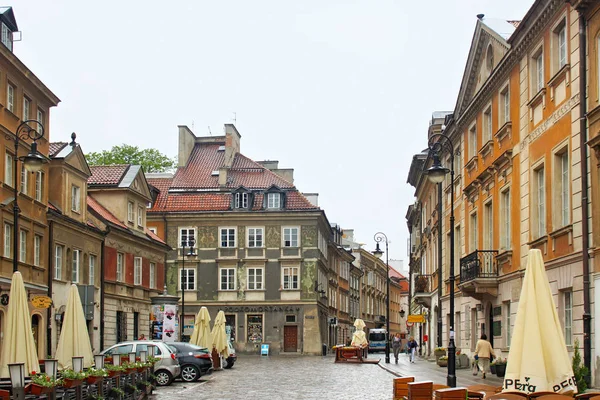 Blick auf die historischen Gebäude in der Altstadt (nowe miasto) von Warschau (Hauptstadt Polens)). — Stockfoto