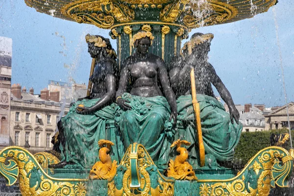 Veduta delle Fontaines de la Concorde. Sono le fontane monumentali nel centro di Parigi . — Foto Stock