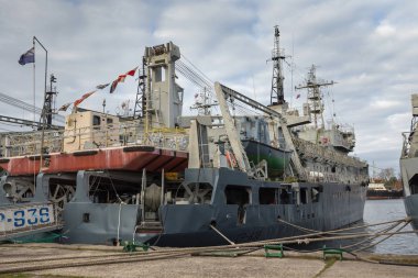 Deniz gemi diğer gemileri degaussing için amaçlanan (azalan veya kalan manyetik alan ortadan süreç ve manyetik imza azaltmak).