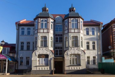 Baltık Denizi kıyısında ünlü tatil Zelenogradsk (eski Adıyla Cranz) Kurortnyy prospekt üzerinde eski tarihi Alman binası.