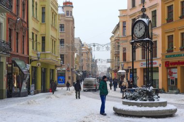 Şehrin tarihi bölgesinde, Kraliçe Jadwiga Caddesi 'ndeki eski binalar (ulica Krolewej Jadwigi).. 