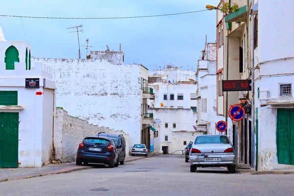 Veduta delle tipiche vecchie strade residenziali di Tetouan (Marocco settentrionale) nel centro storico della città. — Foto Stock