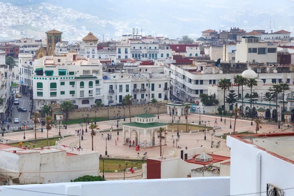 View of the colorful old buildings of Tetouan (Northern Morocco) in historical center of the city. — Stock Photo, Image