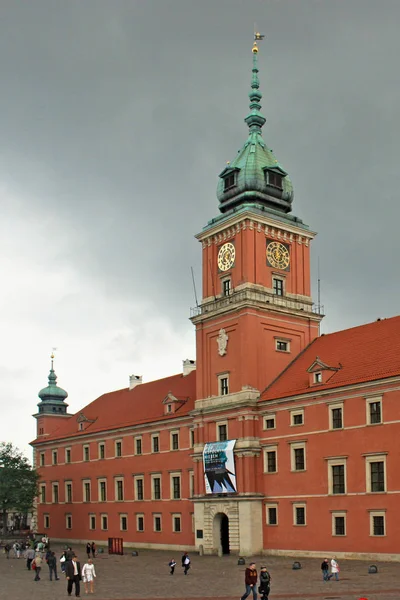 Pohled na královský hrad ve Varšavě Je Zámecká rezidence, která dříve sloužila po staletí jako oficiální sídlo polského panovníku. — Stock fotografie