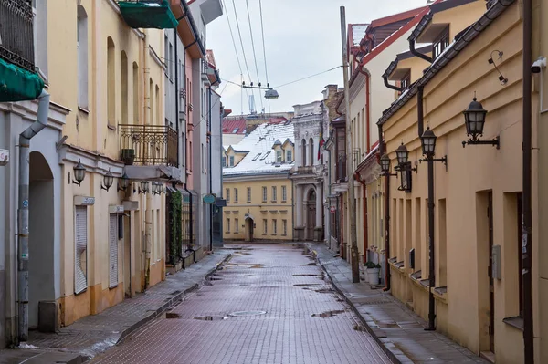 Edificios antiguos en la parte histórica de Vilna. Es la capital de Lituania y es conocida por su casco antiguo, declarado Patrimonio de la Humanidad por la UNESCO . —  Fotos de Stock