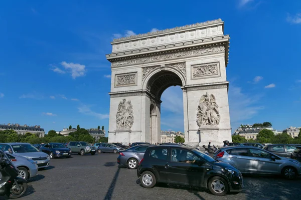 View of the famous Triumphal Arch. — Stock Photo, Image