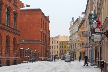 Kışın şehrin tarihi bölgesinde eski binalar. Torun, ilk yerleşim tarihi 8. yüzyıla dayanan Polonya 'nın en eski şehirlerinden biridir..
