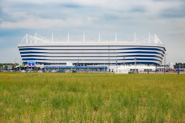 Vue du stade de football moderne de Kaliningrad (également appelé Arena Baltika) pour la tenue de matchs de la Coupe du monde de la FIFA de 2018 en Russie . — Photo