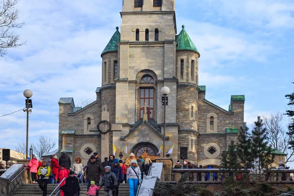 View of the neo-Roman Catholic parish Holy Family Church on the Krupowki st. The temple is the oldest stone church of Zakopane. Was built in the 1879 - 1896. — Stock Photo, Image