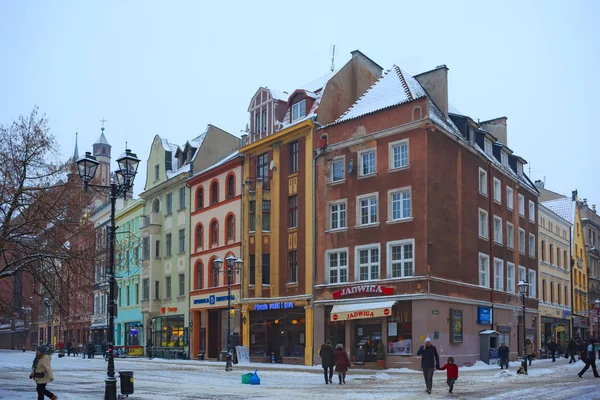 Bâtiments anciens sur la rue Chelminska dans la partie historique de la ville. Torun est l'une des plus anciennes villes de Pologne — Photo