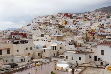 Tetouan Çeyreği 'nin renkli eski binalarının manzarası