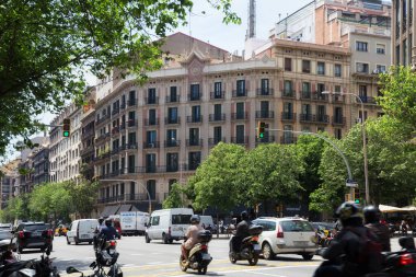 Barselona, İspanya - 16 Mayıs 2017: Güneşli bir günde Barcelona 'nın merkezindeki eski tarihi binalardan biri.